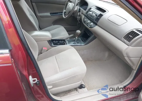 2005 Toyota Camry Le z USA, uszkodzony, nr VIN 4T1BE32K85U027422